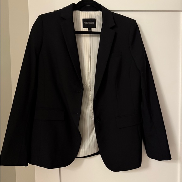Banana Republic Jackets & Blazers - Banana Republic Classic Wool Black Blazer